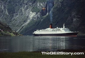 QE2_in_Geiranger_Fjord_1993~1.jpg